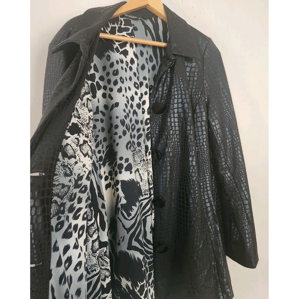 Effortless Style Citiknits Womens Medium Black Reptile Print Knit Button Jacket - Picture 4 of 6